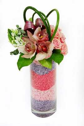 Ankara �i�ek g�nder firmam�zdan g�rsel �r�n cam i�erisinde 3 kandil orkide ve 4 adet g�l